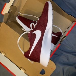 Nike women’s shoes in size 6